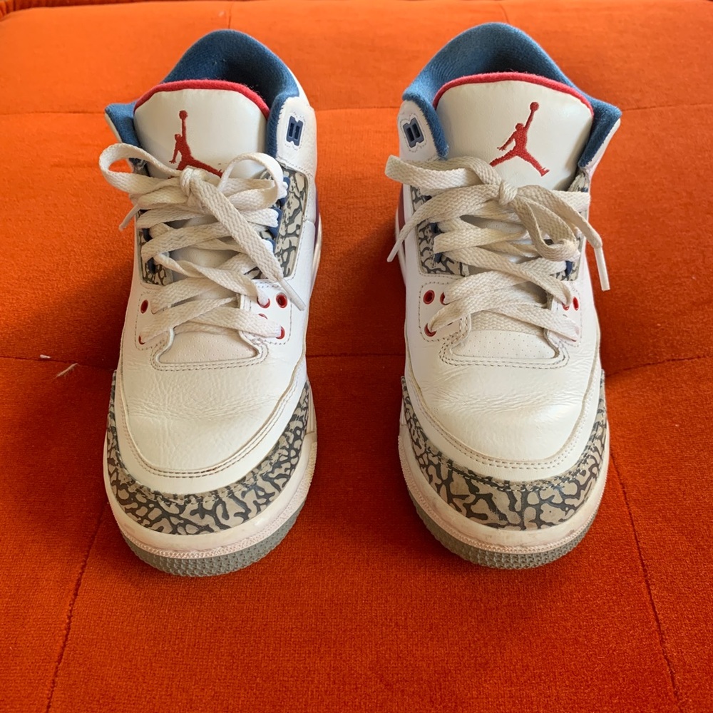 Nike Air Jordan Retro White/Blue/Red 🏀 Size 5.5Y